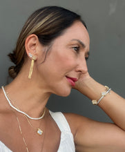 Cargar imagen en el visor de la galería, Pulsera cadena delicada trébol en plata 925 en baño de oro18k dorado super leve se puede hacer Conjunto con el collar trébol Está super de moda. Para mujer modernas