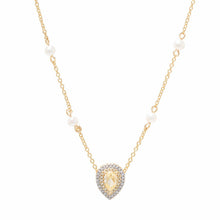 Cargar imagen en el visor de la galería, Collar citrino gota perla en baño de Oro18k aporta el toque de color y brillo perfecto para marcar la diferencia. Con un cristal de citrino amarillo gota añade un toque ligero, elegante y encantador a cualquier look. Una pieza hermosa y moderna, muy fácil de combinar, ideal para realzar tu atuendo con un toque delicado y sofisticado.
Collar 50cm + 5cm ajustável.
Joyas hipoalérgicas e sem niquel.
se puede hacer conjunto con el pendiente
