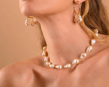 Cargar imagen en el visor de la galería, Pendiente Largo Perlas Oro o Rodio