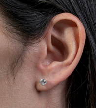 Cargar imagen en el visor de la galería, Moissanite - Pendiente Punto de Luz  Redondo 4MM Plata 925
