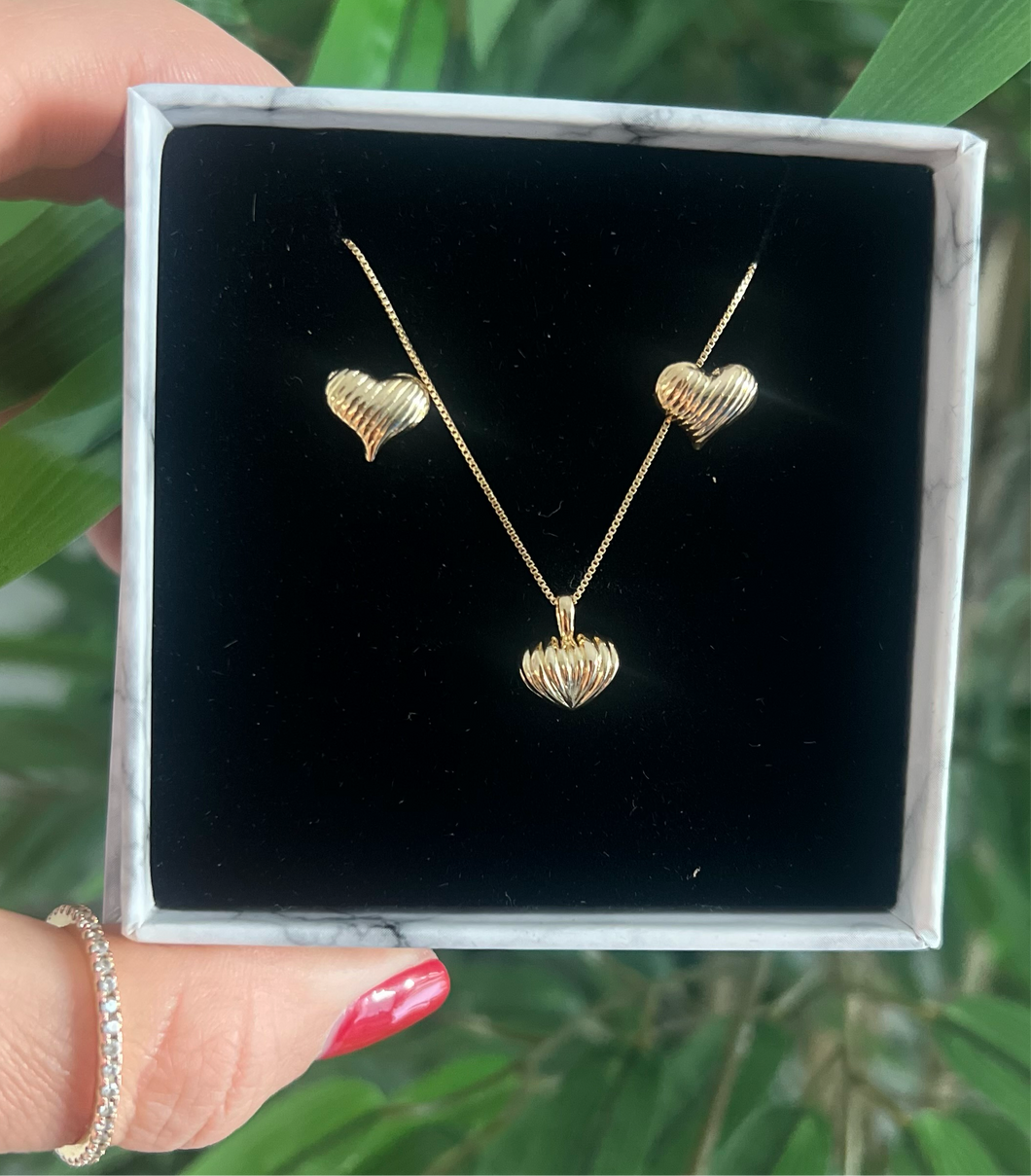 Conjunto Corazón Dorado líneas