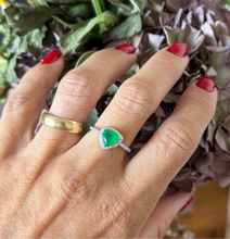 Cargar imagen en el visor de la galería, Anillo triángulo Esmeralda Plata925
