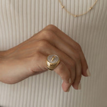 Cargar imagen en el visor de la galería, Mini Anillo Botón Nude Oro
