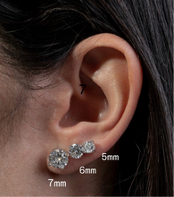 Cargar imagen en el visor de la galería, Moissanite - Pendiente Punto de Luz  Redondo 5MM Plata 925
