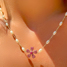 Cargar imagen en el visor de la galería, Collar Escapulario Flor Abeja Perlas

