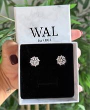 Cargar imagen en el visor de la galería, Pendiente Botón Flor Plata 925
