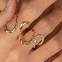 Cargar imagen en el visor de la galería, Anillo Curvas Circonitas
