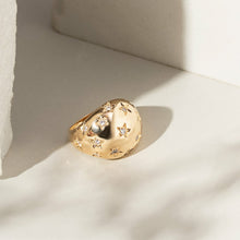 Cargar imagen en el visor de la galería, Anillo estrella Dorado
