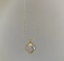 Cargar imagen en el visor de la galería, Collar Trébol bañado Oro18k
