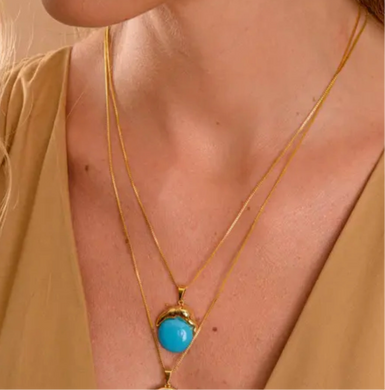 Collares en resina azul turquesa con bano de Oro18k 

45cm + 5cm ajustable

¡Elevate your look!