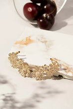 Cargar imagen en el visor de la galería, Pendiente earcuff Flores
