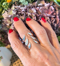 Cargar imagen en el visor de la galería, Anillo spike plata
