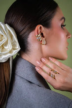 Cargar imagen en el visor de la galería, Earcuff &amp; Piercing Spike Dorado
