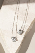 Cargar imagen en el visor de la galería, Collar Escapulario Cristales Blancos
