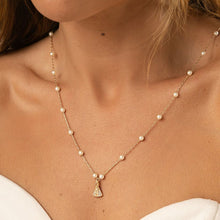 Cargar imagen en el visor de la galería, Collar Escapulario N. Señora Aparecida &amp; Corazón Perlas Blancas
