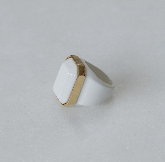 Anillo Resina cuadrado Blanco o Negro