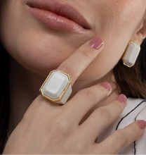 Cargar imagen en el visor de la galería, Anillo Resina cuadrado Blanco o Negro
