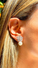 Cargar imagen en el visor de la galería, Pendiente Ear Jacket Flor Perla
