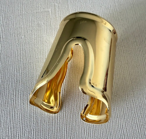 Bracelete liso plata GG ajustable en acero inoxidable Super moderno en baño de oro. Inspiracion de alta joyeria.