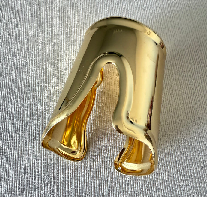 Bracelete liso plata GG ajustable en acero inoxidable Super moderno en baño de oro. Inspiracion de alta joyeria.