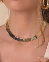 Cargar imagen en el visor de la galería, Choker Aro Dorada o Plata
