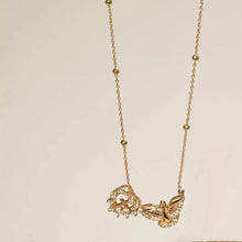Cargar imagen en el visor de la galería, Collar escapulário cadena bolas con Colgates Espíritu Santo y Corazón delicado en baño de oro 18k con circonitas blancas.

collar 65cm

Antialérgico, no contiene níquel
1 año de garantía de baño
