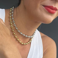 Cargar imagen en el visor de la galería, Collar esferas plata con baño de rodio, una semijoya de alta calidad para mesclar con otros collares Wal Barros brand y hacer camadas (laeyring) que está super de moda. Para mujer elegantes.

45cm + 5cm ajustable .

joyas hipoalergénicas y sin níquel.

* dorado agotado.
