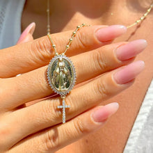 Cargar imagen en el visor de la galería, &lt;p&gt;Collar rosario con medalla de Nuestra Señora de las Gracias y cruz tachonada de circonitas blancas. cierre de langosta.&lt;/p&gt; &lt;p&gt;collar 55cm.&lt;/p&gt; &lt;p&gt;Antialérgico, no contiene níquel&lt;br&gt;1 año de garantía de baño&lt;/p&gt;
