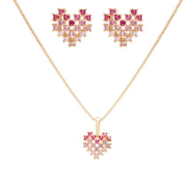 Cargar imagen en el visor de la galería, Conjunto compuesto por collar y pendientes con corazones de circonitas rojas y rosas, chapado en oro de 18k con cierre de langosta.  Collar 46cm.   Joyas hipoalergicas y sin niquel.  1 año de garantía de baño
