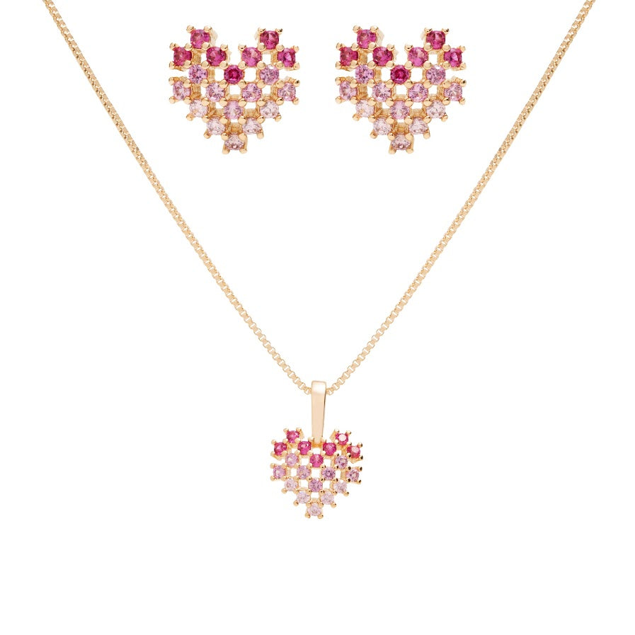 Conjunto compuesto por collar y pendientes con corazones de circonitas rojas y rosas, chapado en oro de 18k con cierre de langosta.  Collar 46cm.   Joyas hipoalergicas y sin niquel.  1 año de garantía de baño