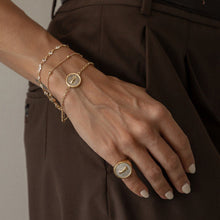 Cargar imagen en el visor de la galería, Mini Anillo Botón Nude Oro
