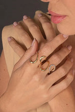 Cargar imagen en el visor de la galería, Anillo Curvas Circonitas
