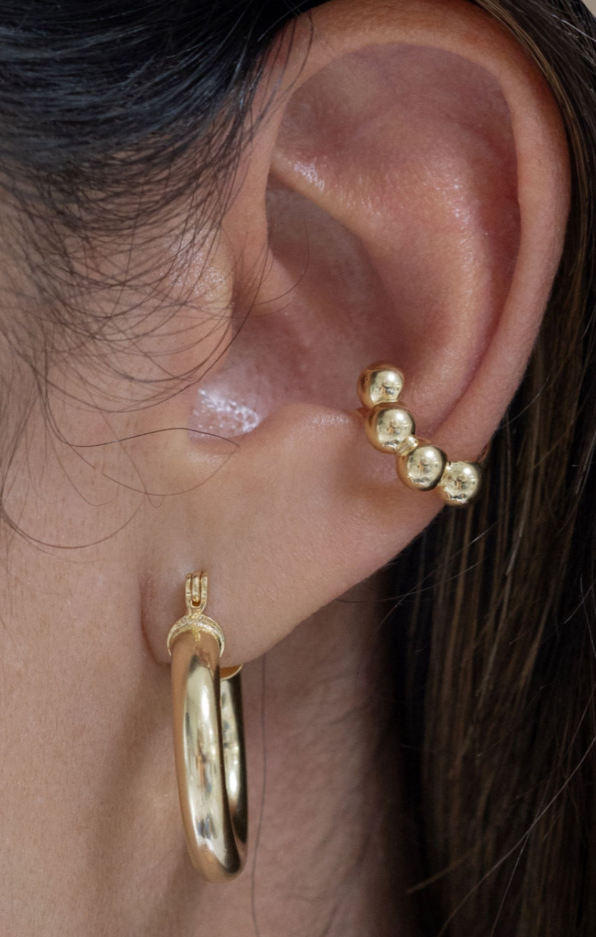 Earcuff Dorado Bolas