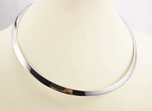 Cargar imagen en el visor de la galería, Choker Aro Dorada o Plata
