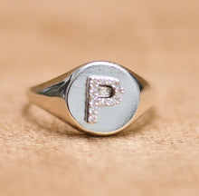 Cargar imagen en el visor de la galería, Mini Anillo Meñique Letra Plata 925 Dorado
