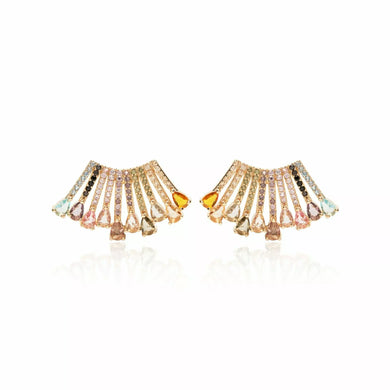 Pendiente delicado líneas leque dorado con circonitas coloridas  con baño de Oro18k. Súper exclusivo para una fiesta o boda.


Una Joya unica Wal Barros Brand.
joyas hipoalergénicas y sin níquel.