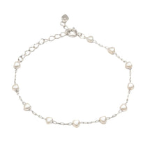 Cargar imagen en el visor de la galería, Pulsera delicada corazones perla en baño de rodio o en baño de oro 18k  15 cm + 5 cm ajustable.  Tenemos collar y pendientes para conjunto.  Joyas Hipoalergénicas y sin níquel
