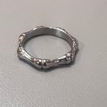 Cargar imagen en el visor de la galería, Alianza aparador bambu plata
