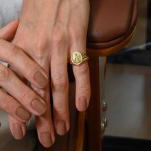 Cargar imagen en el visor de la galería, Mini Anillo Nuestra S. Aparecida Oro
