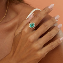 Cargar imagen en el visor de la galería, Anillo Gota Esmeralda Colombiana Bordado
