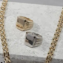 Cargar imagen en el visor de la galería, Anillo inspiracíón en cadena Relog de una alta joyeria para usarlo en el dedo pequeño en baño de oro18k o en baño de rodio. Una semijoya de alta calidad.

Aro 12. tenemos el collar y pulsera da misma familia.

&nbsp;Joyas Hipoalergênico como&nbsp; e sem níquel.
