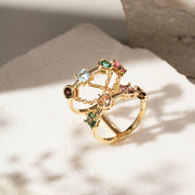 Cargar imagen en el visor de la galería, Anillo cadena con cristales coloridos en baño de oro 18k

Aro 15 Brasil. TAM 5 USA

6 meses de garantia en su baño 
