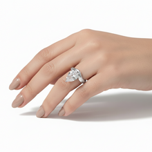 Cargar imagen en el visor de la galería, Anillo Gota formas plata en baño de rodio . Super chic.

Aro 17 BR ajustable.  7/8 USA.

Joyas Hipoalergênicos e sem níquel.  

