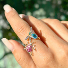 Cargar imagen en el visor de la galería, Anillo abeja insectos topacio con circonitas en baño de Oro18k

Hipoalergénico y sin niquel.. Super Modeno

Talla 13 Brasil
