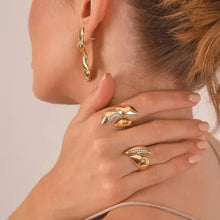 Cargar imagen en el visor de la galería, Anillo Organico M Circonitas Plata
