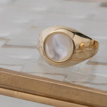 Cargar imagen en el visor de la galería, Anillo Perla Redondo Dorado

