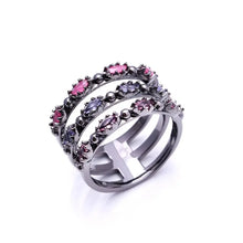 Cargar imagen en el visor de la galería, Anillo Cristales Rubí y tanzanita en baño de rodio negro.

Tam 6 USA (15 BR).
