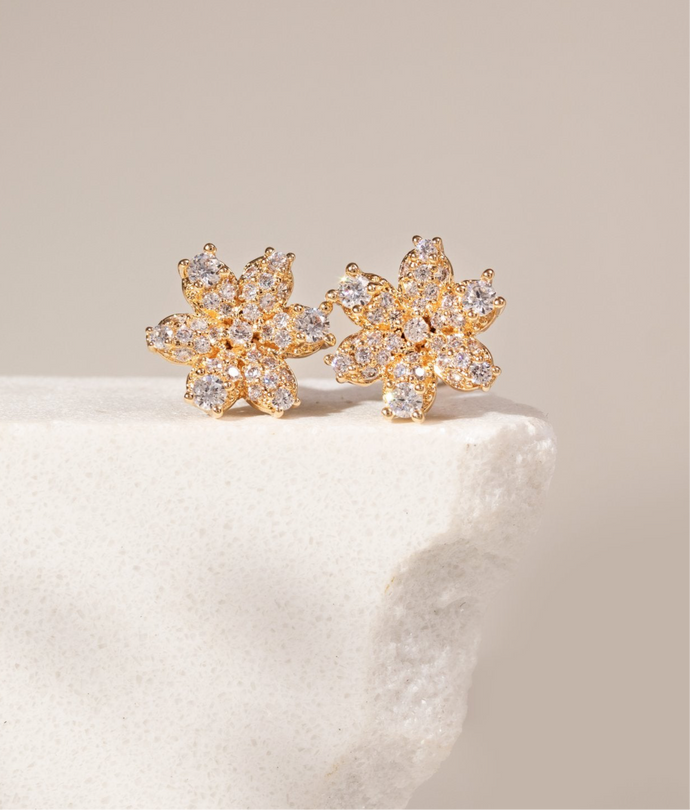 Aretes de 6 pétalos de cristal dorada, chapados en oro de 18 quilates, con diseño floral de seis pétalos de cristal dorada