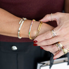 Cargar imagen en el visor de la galería, Bracelete serpiente con circonitas cravejadas en baño de oro o en baño de rodio.
