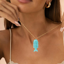 Cargar imagen en el visor de la galería, Collar resina azul verano pez
